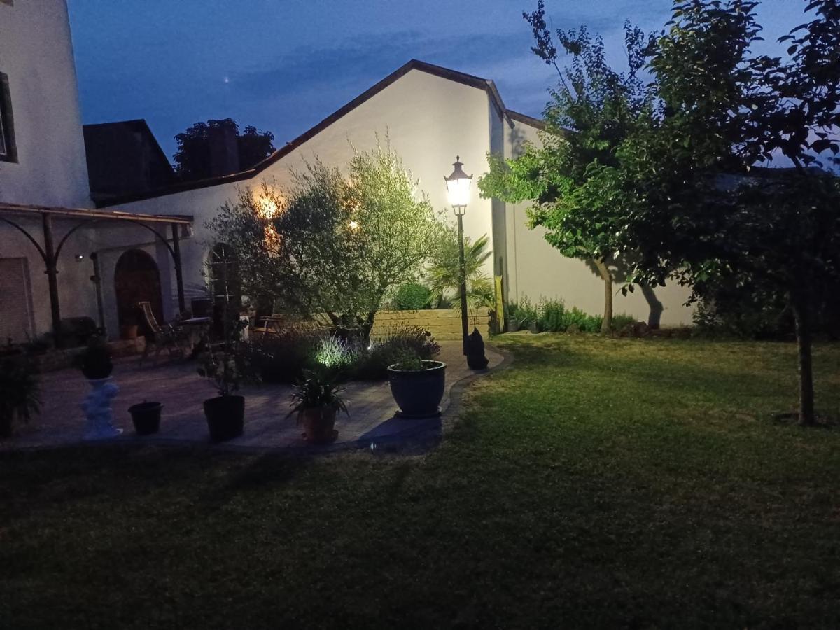 Gaestehaus Frevel Munstermaifeld ภายนอก รูปภาพ